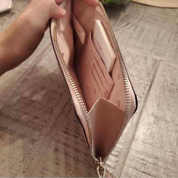 Kate Spade Wristlet - Picture 3 of 9